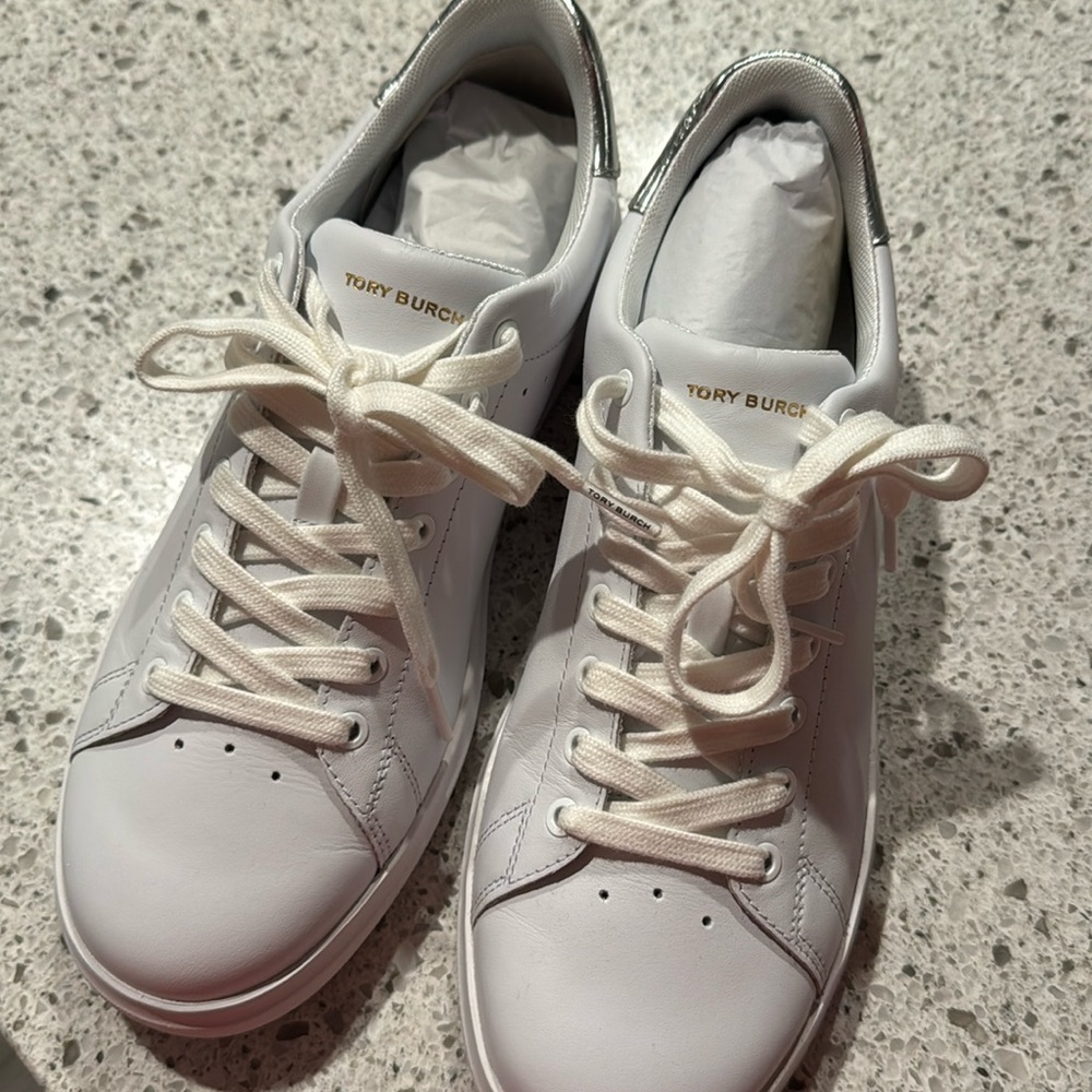 Tory Burch women’s Howell Court Sneakers, Titanium white/silver